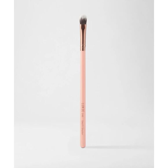 New Womens LUXIE 245 Small Shader Eyeshadow Makeup Applicator Brush - Rose Gold - Picture 1 of 2